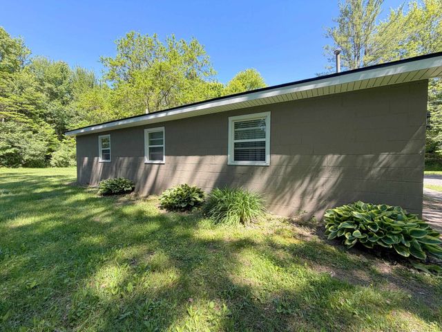 12313 Railroad Road, Vienna Twp, MI 48420