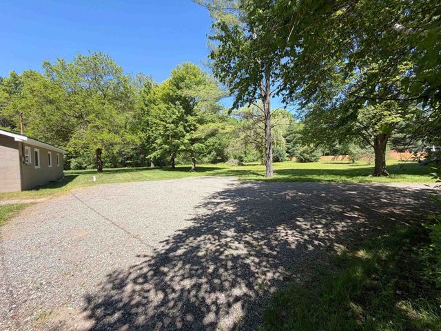 12313 Railroad Road, Vienna Twp, MI 48420
