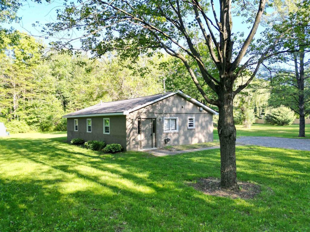 12313 Railroad Road, Vienna Twp, MI 48420