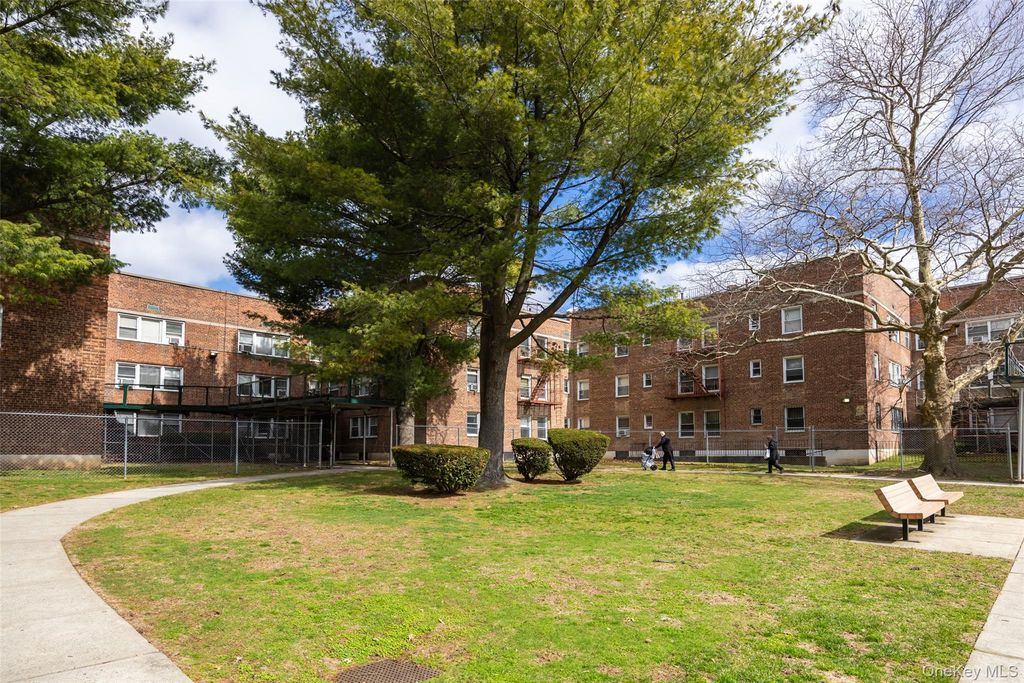 69-12 140th Street 2C, Kew Garden Hills, NY 11367