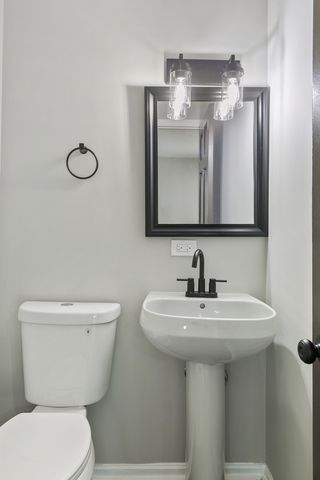 947 E 169th Street, South Holland, IL 60473