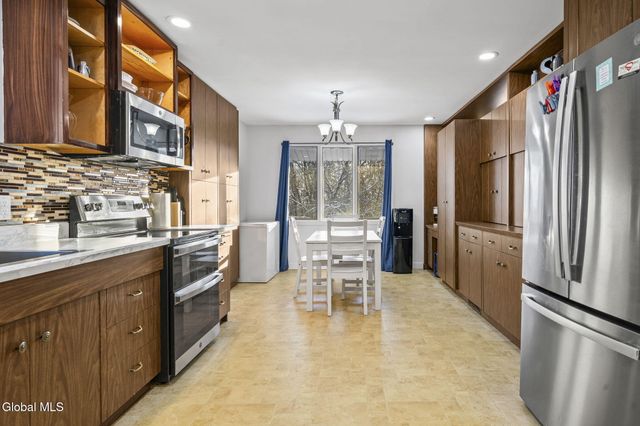 268 Golf Course Road, Amsterdam, NY 12010