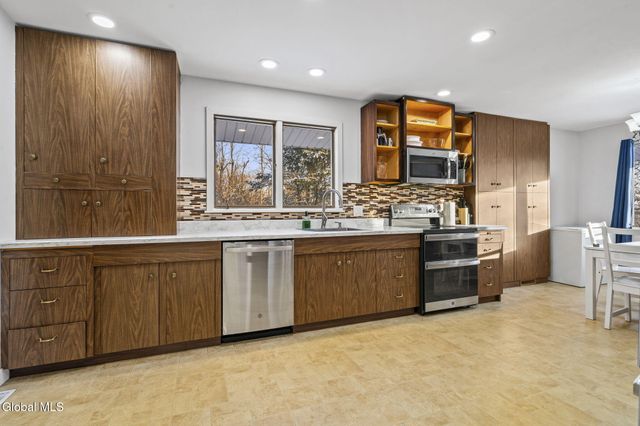 268 Golf Course Road, Amsterdam, NY 12010