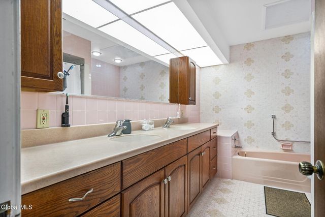 268 Golf Course Road, Amsterdam, NY 12010