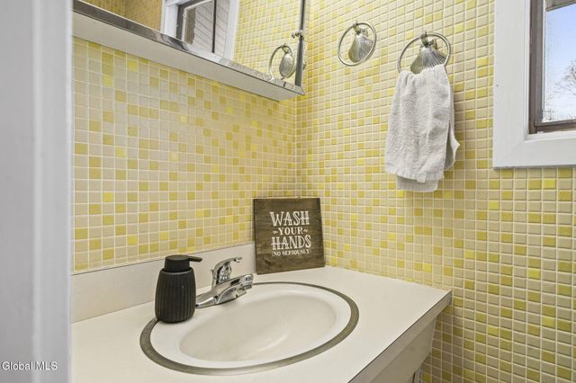 268 Golf Course Road, Amsterdam, NY 12010