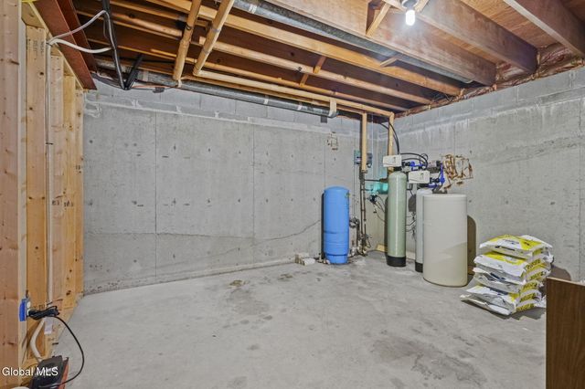 268 Golf Course Road, Amsterdam, NY 12010