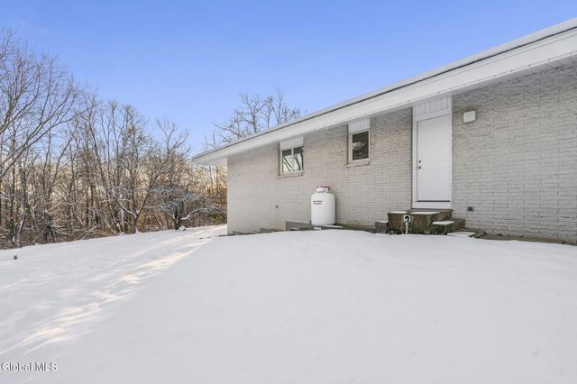 268 Golf Course Road, Amsterdam, NY 12010