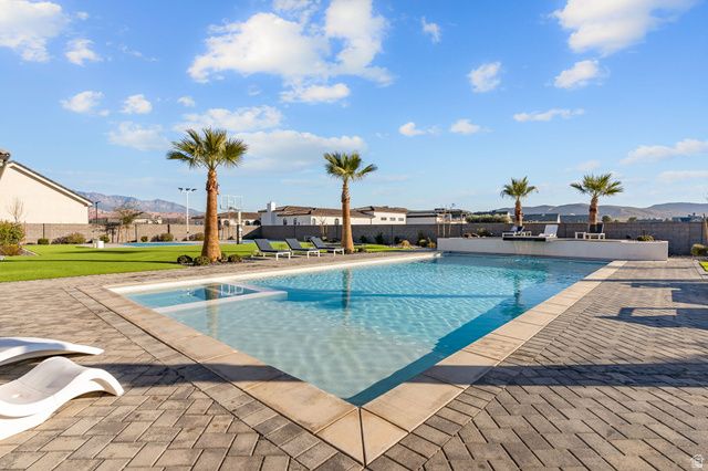 2881 S LEAF LN, Washington, UT 84780