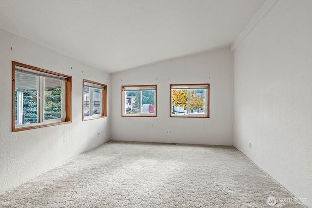 5400 Meeker Drive #104, Kalama, WA 98625