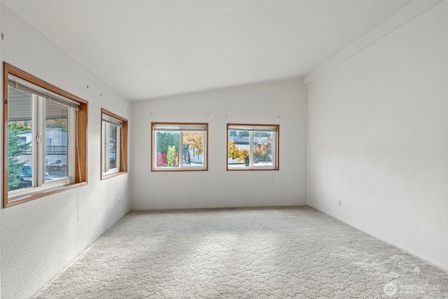 5400 Meeker Drive #104, Kalama, WA 98625