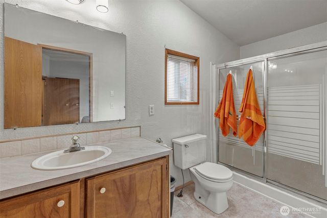 5400 Meeker Drive #104, Kalama, WA 98625