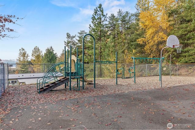 5400 Meeker Drive #104, Kalama, WA 98625