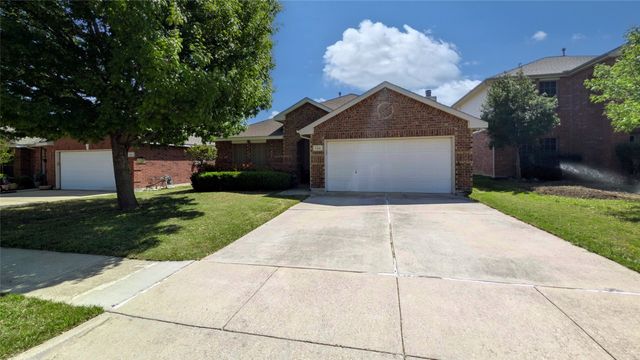 705 Chalk Knoll Road, Fort Worth, TX 76108