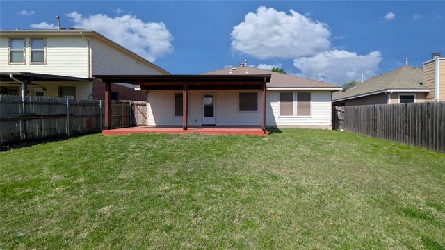 705 Chalk Knoll Road, Fort Worth, TX 76108