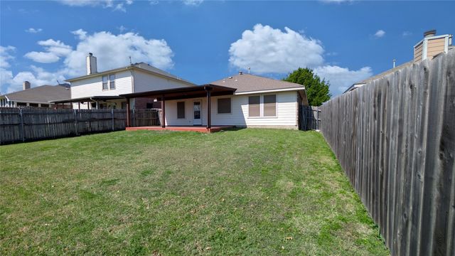 705 Chalk Knoll Road, Fort Worth, TX 76108