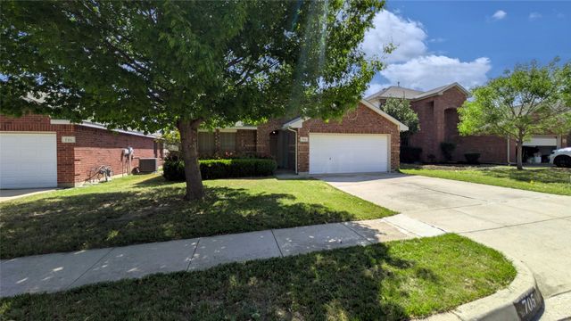 705 Chalk Knoll Road, Fort Worth, TX 76108