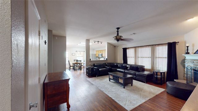 705 Chalk Knoll Road, Fort Worth, TX 76108