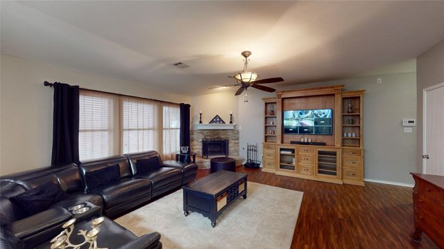 705 Chalk Knoll Road, Fort Worth, TX 76108