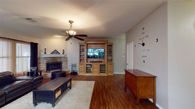 705 Chalk Knoll Road, Fort Worth, TX 76108