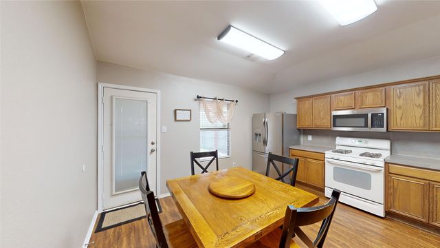 705 Chalk Knoll Road, Fort Worth, TX 76108