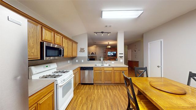 705 Chalk Knoll Road, Fort Worth, TX 76108