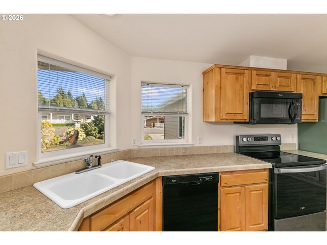 155 Se WHALESONG Dr, Depoe Bay, OR 97341
