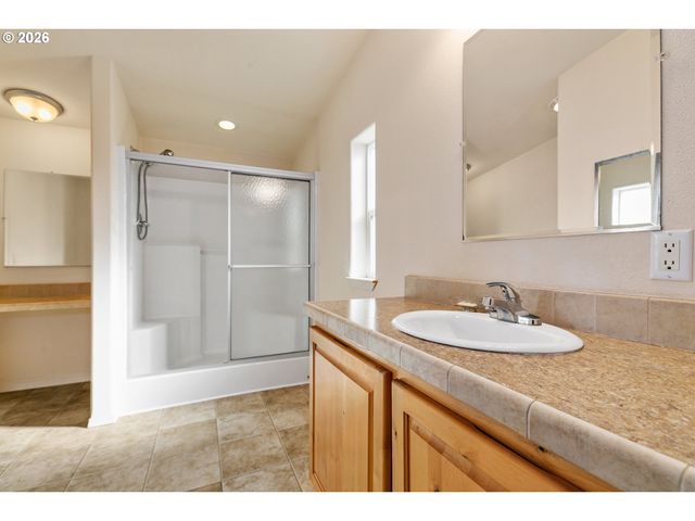 155 Se WHALESONG Dr, Depoe Bay, OR 97341