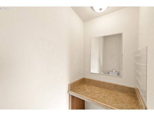 155 Se WHALESONG Dr, Depoe Bay, OR 97341