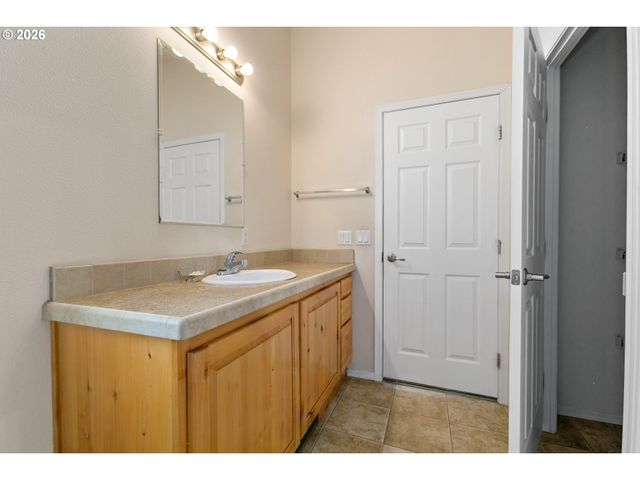 155 Se WHALESONG Dr, Depoe Bay, OR 97341