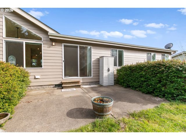 155 Se WHALESONG Dr, Depoe Bay, OR 97341