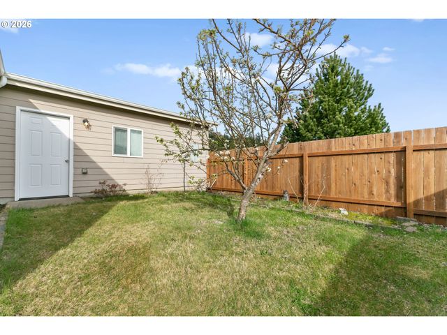 155 Se WHALESONG Dr, Depoe Bay, OR 97341