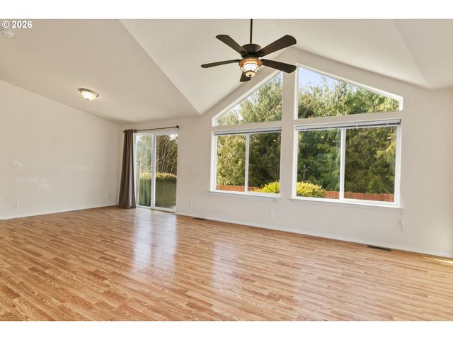 155 Se WHALESONG Dr, Depoe Bay, OR 97341