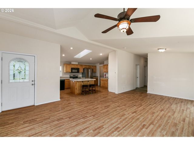 155 Se WHALESONG Dr, Depoe Bay, OR 97341