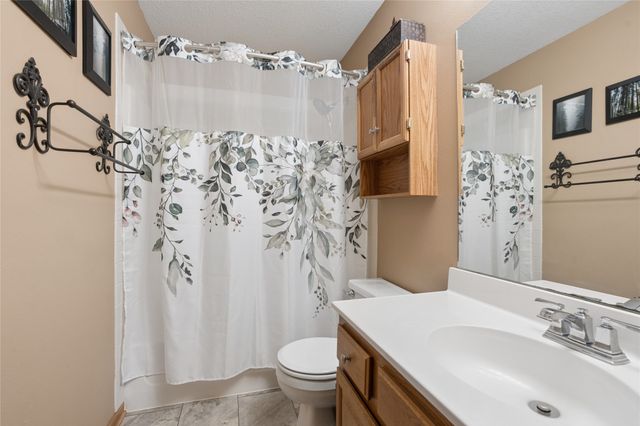921 SE Peterson Drive, Ankeny, IA 50021