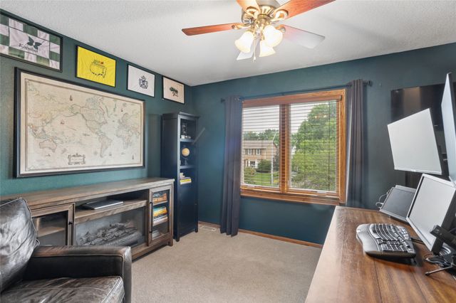 921 SE Peterson Drive, Ankeny, IA 50021