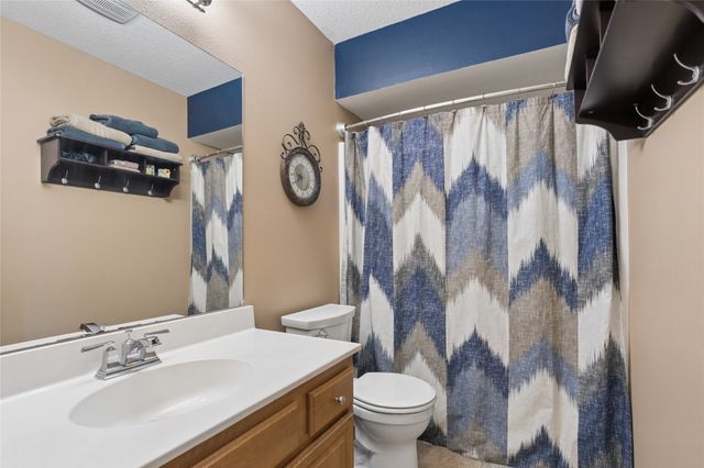 921 SE Peterson Drive, Ankeny, IA 50021