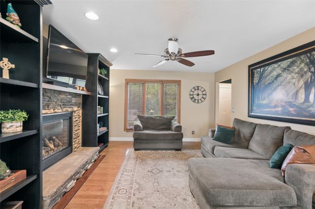 921 SE Peterson Drive, Ankeny, IA 50021