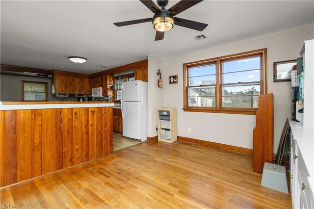 2044 Cherry LN, Chesapeake, VA 23323