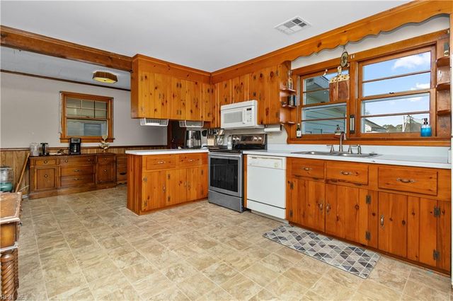 2044 Cherry LN, Chesapeake, VA 23323