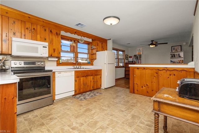 2044 Cherry LN, Chesapeake, VA 23323