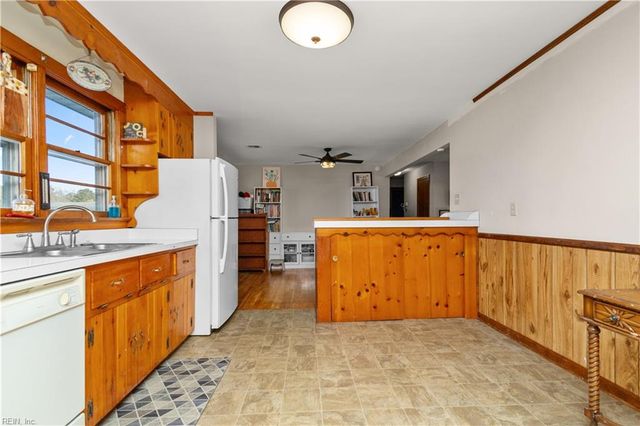 2044 Cherry LN, Chesapeake, VA 23323