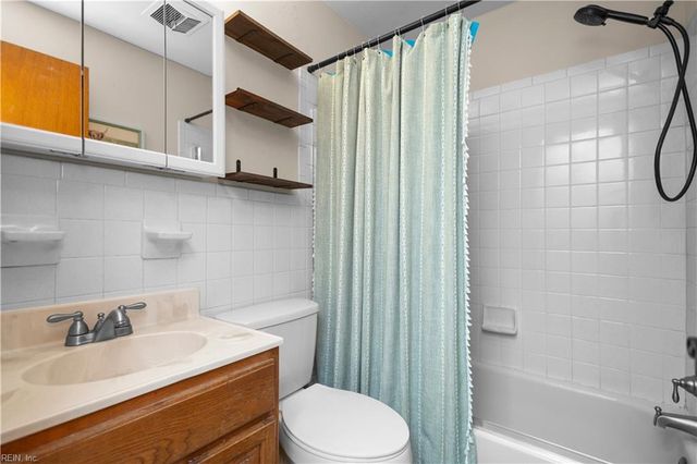 2044 Cherry LN, Chesapeake, VA 23323