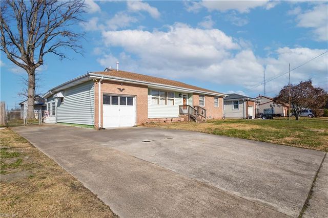 2044 Cherry LN, Chesapeake, VA 23323