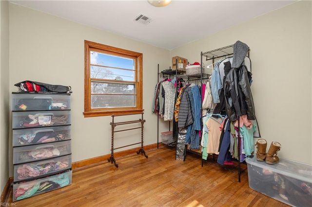 2044 Cherry LN, Chesapeake, VA 23323