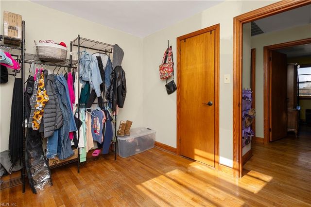 2044 Cherry LN, Chesapeake, VA 23323