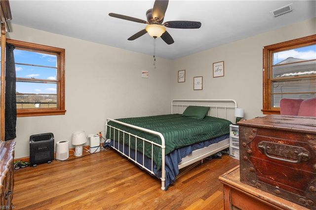 2044 Cherry LN, Chesapeake, VA 23323