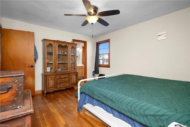 2044 Cherry LN, Chesapeake, VA 23323