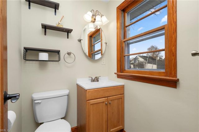 2044 Cherry LN, Chesapeake, VA 23323