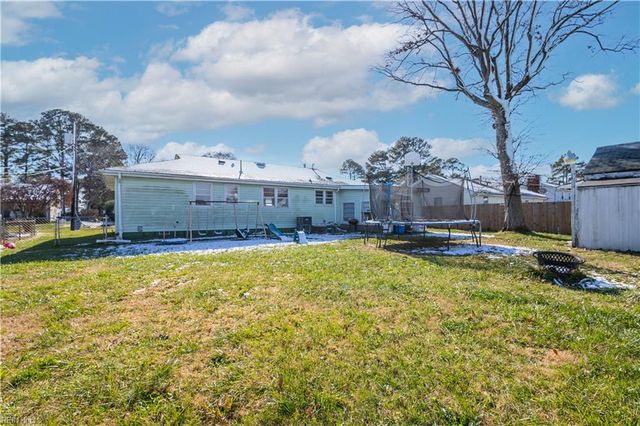 2044 Cherry LN, Chesapeake, VA 23323