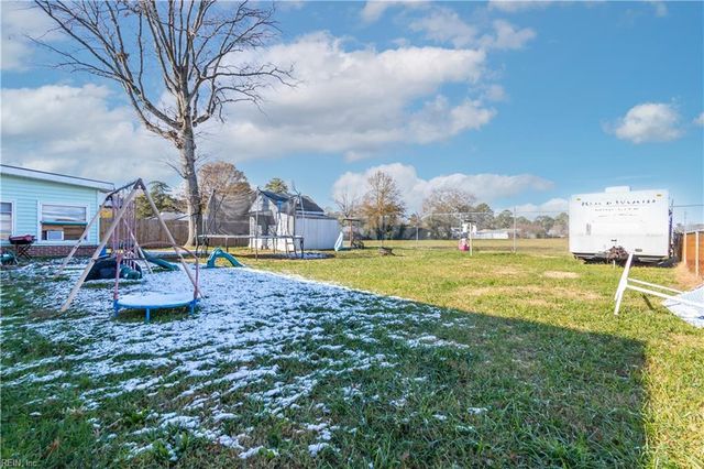 2044 Cherry LN, Chesapeake, VA 23323